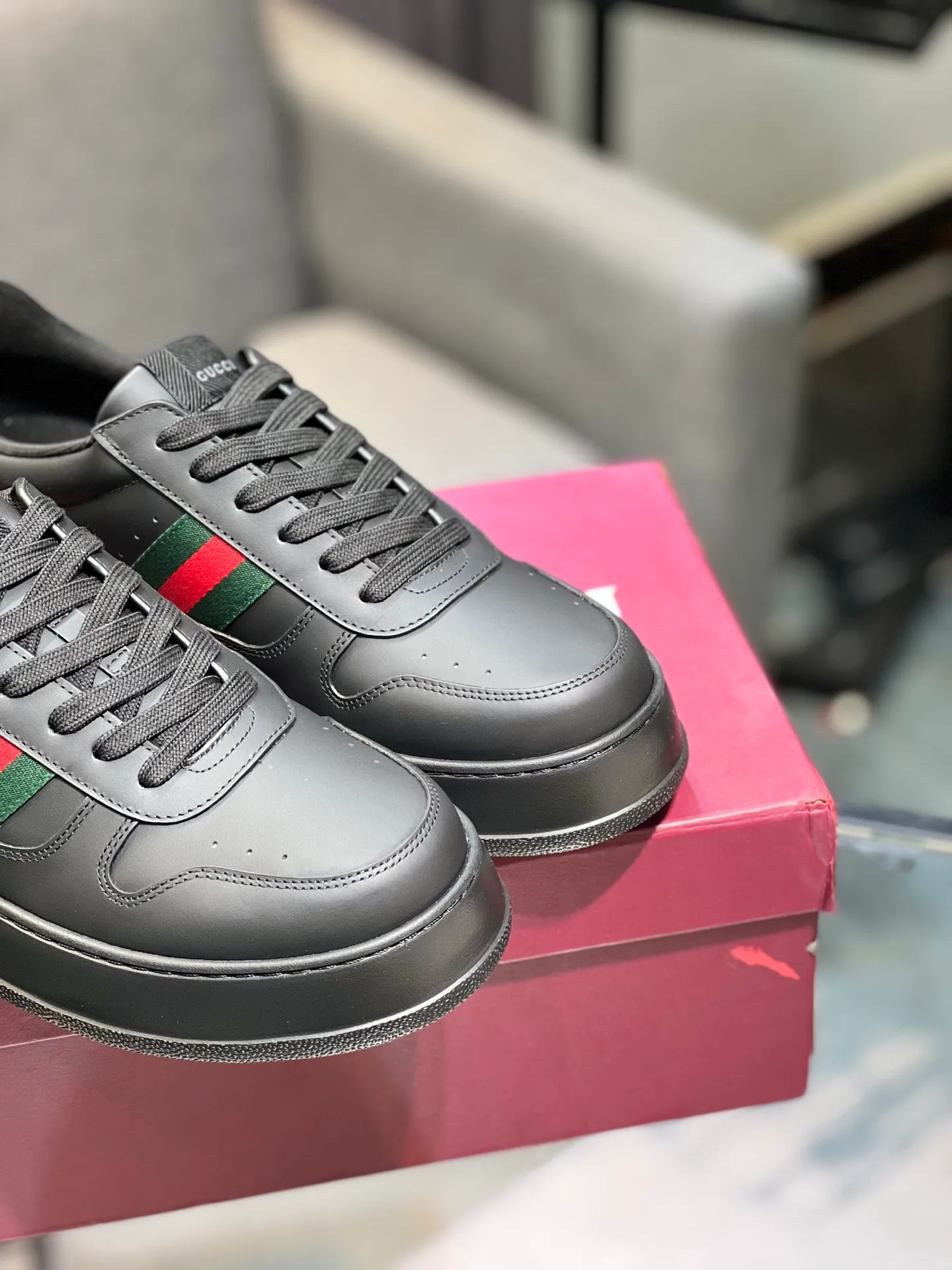 Men's men's shoes💰640 Gucci counter's latest couple's biscuit shoes‼ ️ 👑Purchasing agent level Gucci’s latest IP lightweight thick-soled white shoes can be put on your feet in seconds**4CM! ! Simple, easy to match and full of retro charm ~ the latest anti-counterfeiting cloth label on the tongue. And with electronic chip anti-counterfeiting.   The upper is made of imported environmentally friendly water-dyed calfskin, with a +1:1 fly-woven mesh surface to absorb sweat and an inner lining! Fly-knitted leather molded latex insole. Original IP lightweight outsole, one-piece injection molding, super comfortable and elastic, size male 39-44 (male 38.45 46 customized)